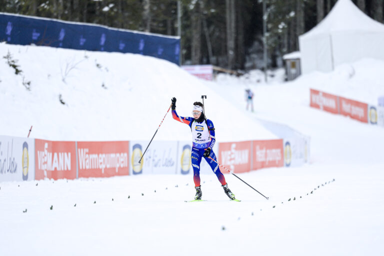 SP v biatlonu: Lou Jeanmonnotová vyhrála závod na 12,5 km!