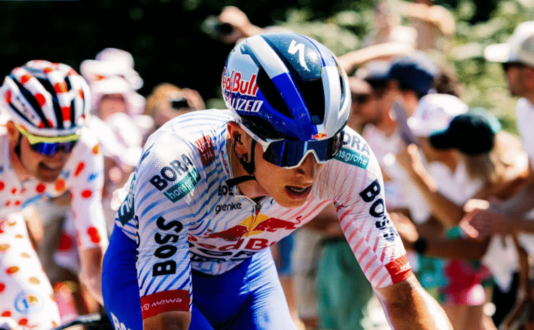 Bývalý biatlonista bojuje o přední příčky na Tour de France