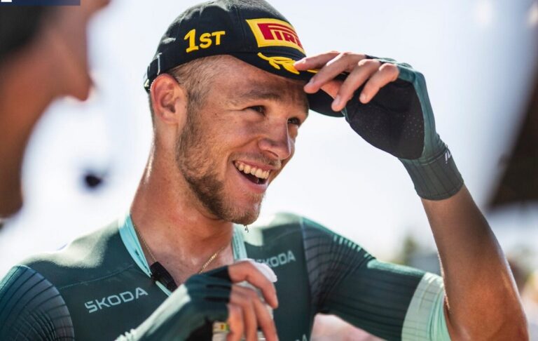 Najal si běžkařského trenéra a nyní drží zelený trikot na Tour de France